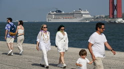 Cruise tipping charges are 'out of control,' say passengers as companies tout 'exceptional service' Education Guide
